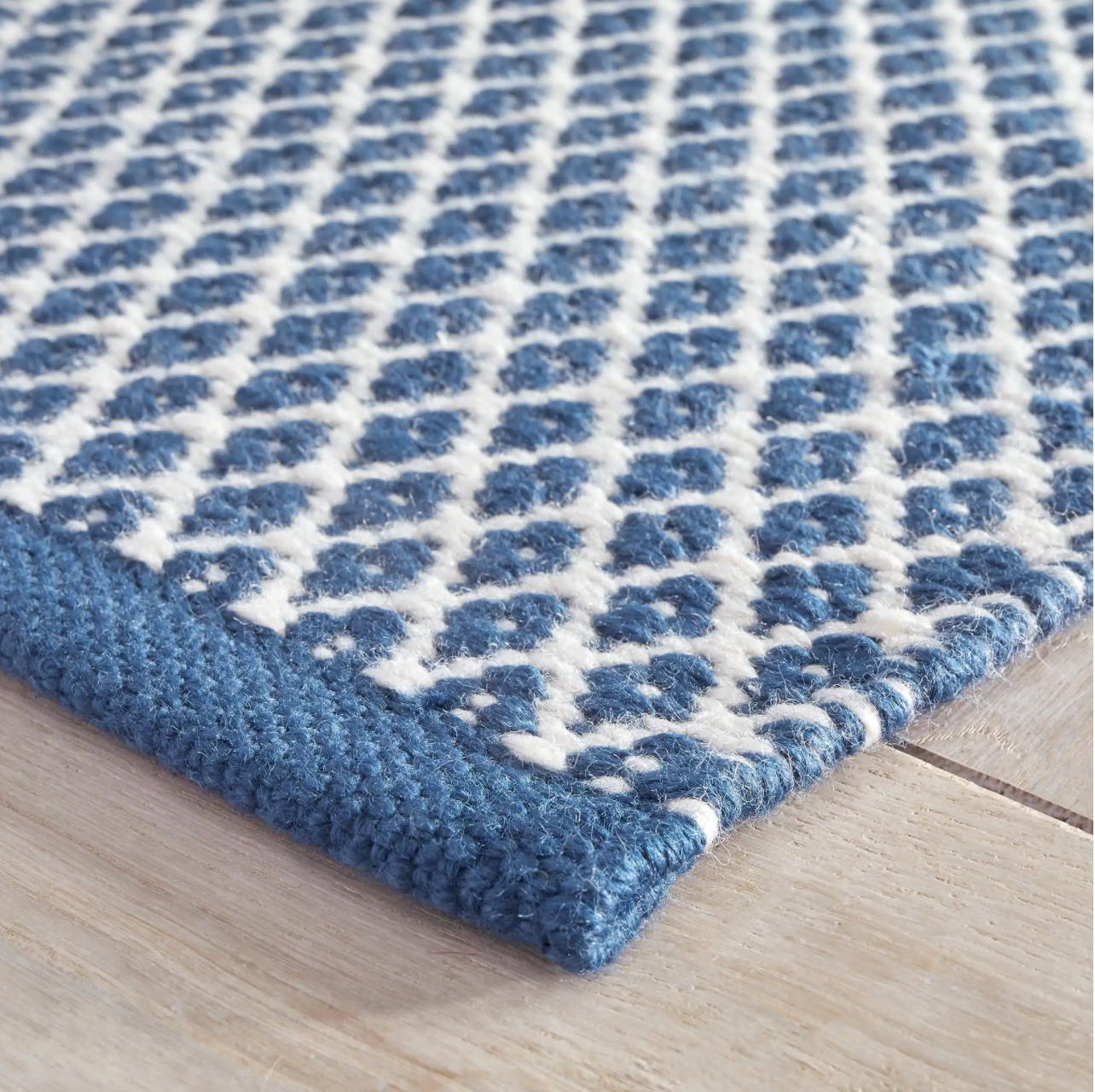 Mainsail Handwoven Indoor/Outdoor Rug - Navy