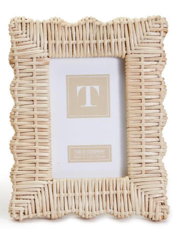 Scalloped rattan frame natural 4x6