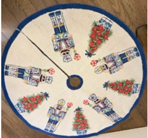 Tree skirt Chinoiserie round hooked